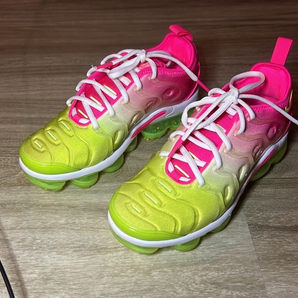 Vapormax Plus • Size 5.5 - Picture 6 of 8